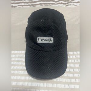 Running Room Black Mesh Hat